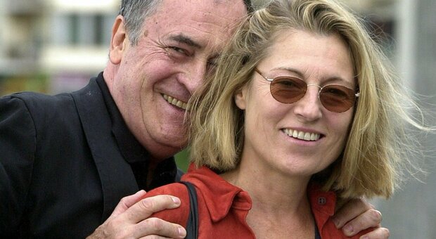 Clare Peploe, è morta la moglie di Bernardo Bertolucci. Sceneggiatrice e regista, da 40 anni a fianco del premio Oscar