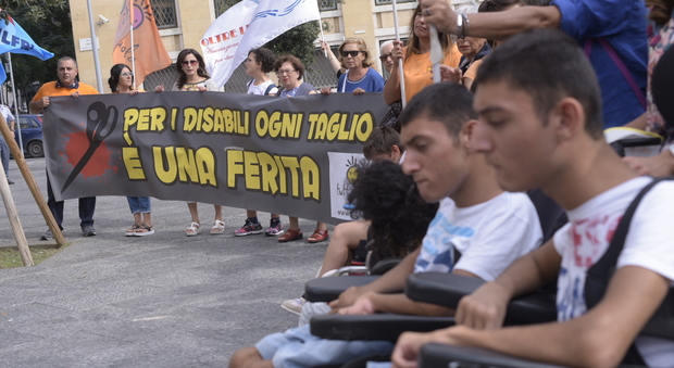 Scuola negata ai bimbi disabili: sit-it al Comune di Napoli
