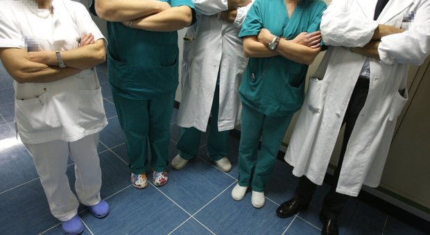 Medici in sciopero, martedì interventi chirurgici a rischio