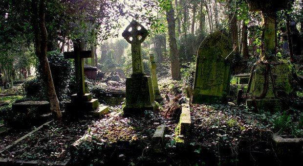 Halloween, dai castelli con fantasma ai cimiteri storici: la mappa del brivido