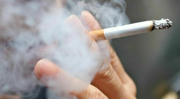 Smettere di fumare riduce lo stress e non ha impatti negativi sulle vita sociale: lo studio inglese