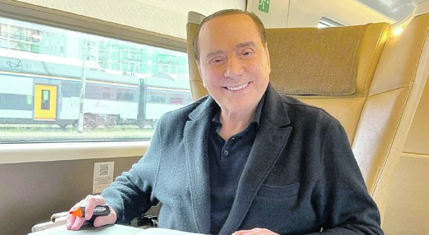 Berlusconi torna a Napoli dopo 4 anni: rebus location, Plebiscito o Mostra d'Oltremare