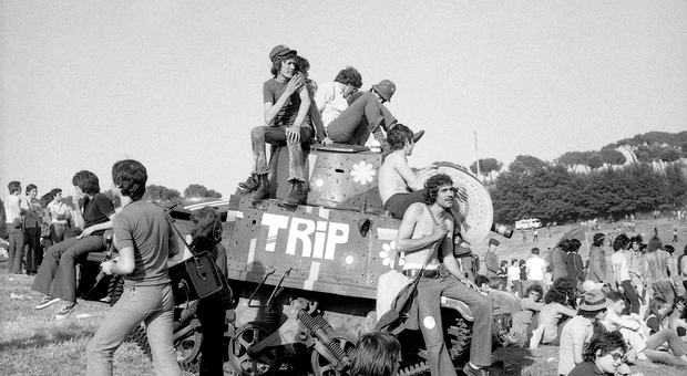 C'era un grande prato rock, a Villa Doria Pamphilj la mostra per celebrare la «Woodstock Italiana» del 1972