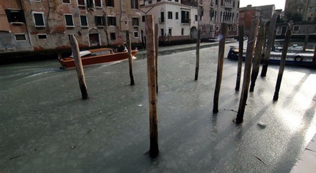Venezia, barchino si schianta contro una palancola: pescatore muore in laguna