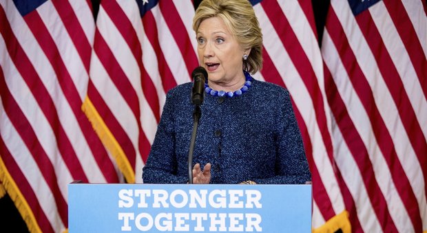 Caso mail, Fbi contro Hillary indagine riaperta a sorpresa