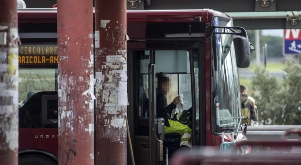 Interventi di pulizia sui bus Atac a Roma