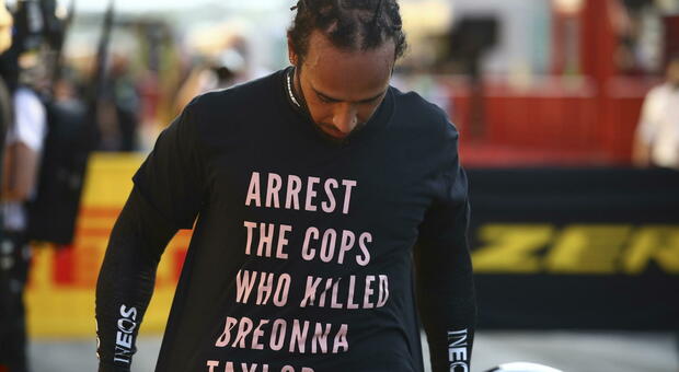 Formula 1, Fia valuta di mettere sotto inchiesta Hamilton per la T-shirt su Breonna taylor