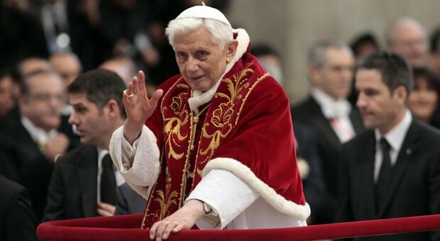 Monaco choc: «497 bimbi abusati dai preti, Papa Ratzinger insabbiò quattro casi»