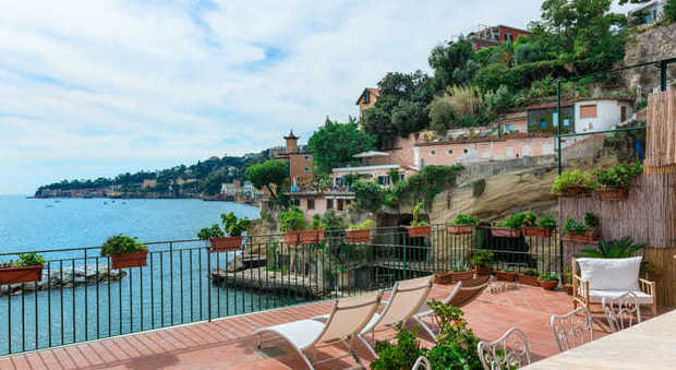 immagine Posillipo, in vendita la casa di Oscar Wilde: lo scrittore vi visse con il suo amante