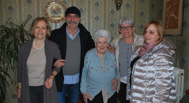 Sterina Palanca, al centro, con i familiari