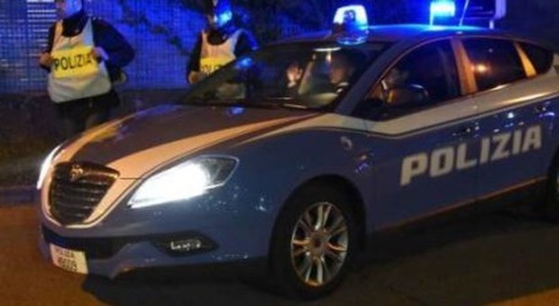 Ancona, trovato morto in casa un uomo di 49 anni. Indaga la polizia