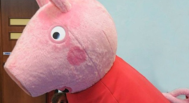 Carnevale dedicato a Peppa Pig: si traveste anche l'assessore