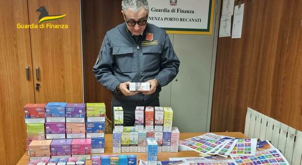 Porto Recanati, vende online sigarette elettroniche di contrabbando: maxi sequestro e sito oscurato