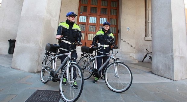 Vigili urbani sulle bici elettriche: controlli anche sul lungomare