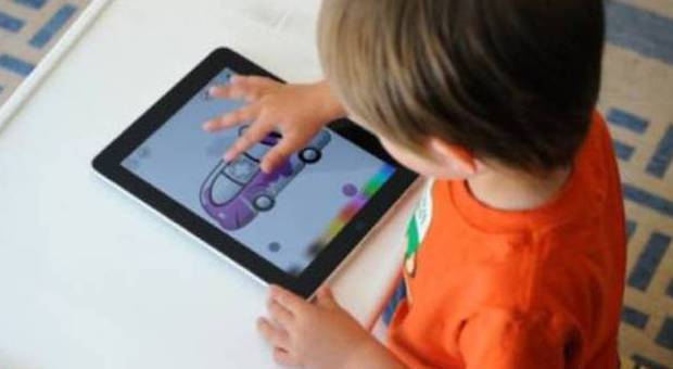 iPad dannoso per la salute dei bambini Uno studio dimostra il motivo