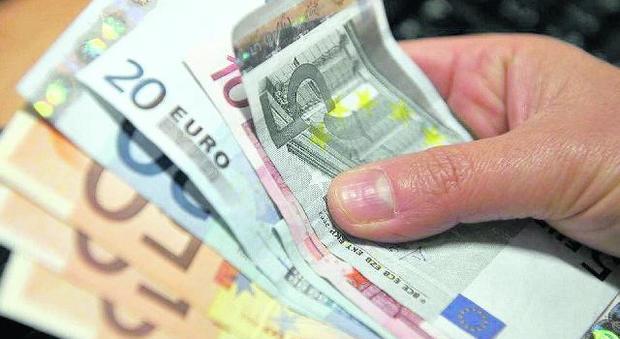 Ladro si pente 4 anni dopo il furto e restituisce i 385 euro alla derubata: «Mi perdoni»
