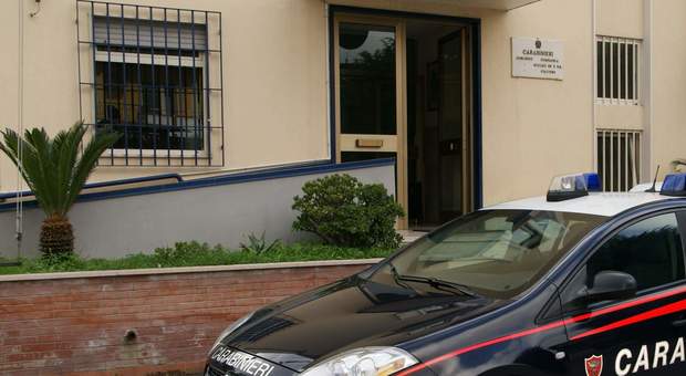 Revisione scaduta dell'auto, tenta di aggredire i Carabinieri che lo hanno fermato: arrestato