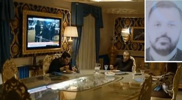 La villa del boss Gallo nella serie Gomorra; nel riquadro Raffaele Malvone, ucciso a Torre Annunziata