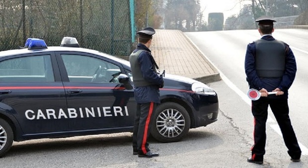 Vede la sua auto guidata da un altro e chiama i carabinieri: arrestato ladro