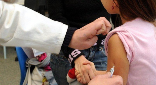 La madre è No Vax, per vaccinare la bimba di 4 anni arrivano i carabinieri