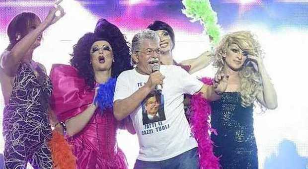 Antonio Razzi, senatore rock al Gay Village: canta e balla (scatenato) con Luxuria