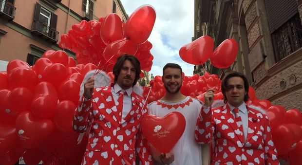 «San Valentino Stories», Cupido regala diecimila palloncini sul lungomare di Napoli