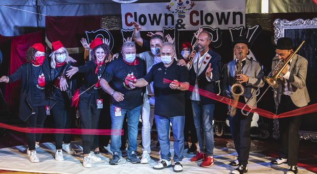 Clown&Clown, spettacolo e solidarietà: in otto in corsa per il premio Takimiri. Giovedì si entrerà nel vivo
