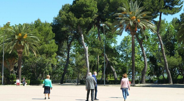 A Taranto chiusi i parchi dalle 18, stretta anche sul consumo di alimenti e bevande all'aperto