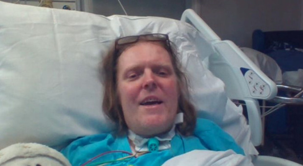 Morto Jason Kelk, con il Covid da più di un anno era il paziente con l'infezione più lunga: «Non guariva e ha smesso di curarsi»
