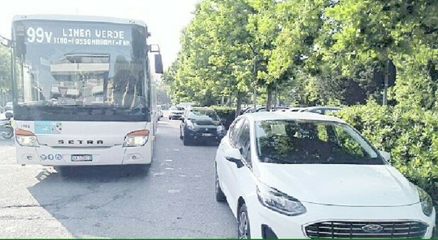 Disagi per il Giro a Fano, bus ostacolati dalle auto almeno veicoli rimossi per i divieti di sosta