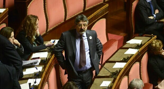 Morto di Covid Bartolomeo Pepe, l'ex senatore M5S sosteneva i No vax