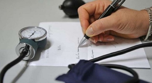 Certificati medici falsi per gli usurai, al processo spunta un medico
