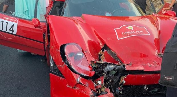 Capri, spettacolare incidente alla parata delle Ferrari: distrutta la F50