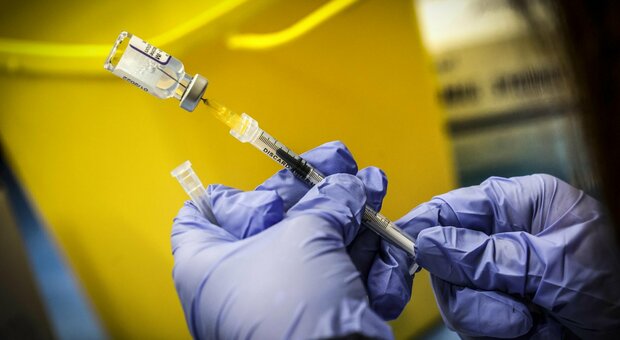 Covid, arriva il terzo vaccino a Rna dopo Pfizer e Moderna: «è autoreplicante» come funziona
