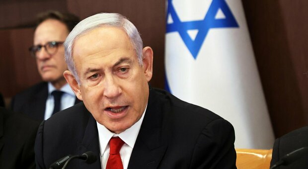 Netanyahu ricoverato dopo aver perso conoscenza: forti dolori al petto. Il premier: «Mi sento molto bene»