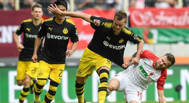 Bundesliga, il Borussia Dortmund batte l'Augsburg e allunga in classifica