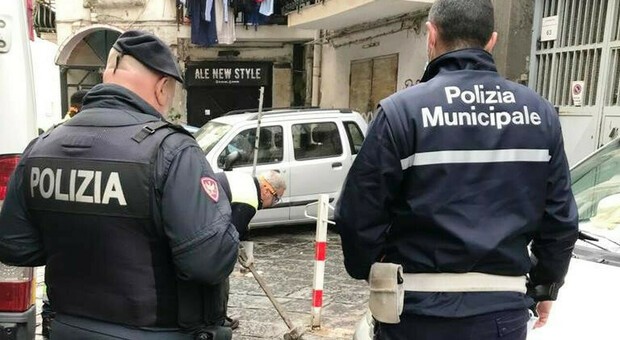 Polizia Municipale di Napoli: controlli e segnalazione di infrazioni tra Garibaldi e Sanità