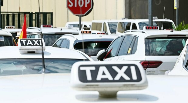 Viaggiano in taxi e non pagano, è allarme furbetti: coppia di romani «ricercata» dai conducenti