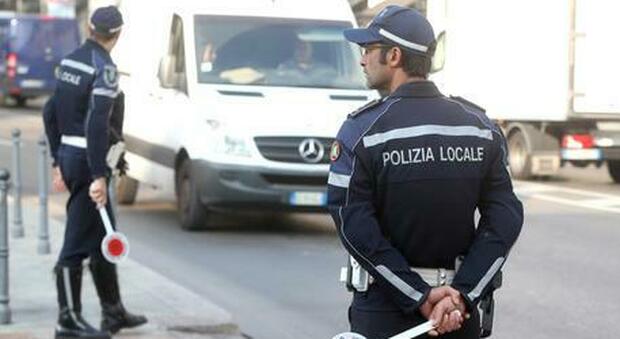 Il sindaco di Milano, Beppe Sala, assumerà 500 agenti della polizia locale per rendere più sicura la città