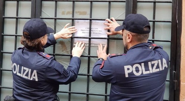 Blatte e topi nella zona della cucina, ristorante asiatico chiuso dalla polizia all'Ostiense
