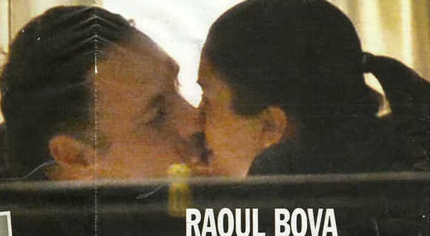 Raoul Bova e Rocio Morales, serata romantica con coccole e baci