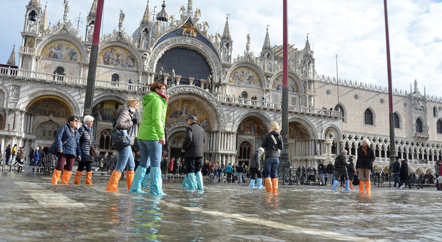 Maltempo: a Venezia acqua alta a 119 cm, allagato 28% città