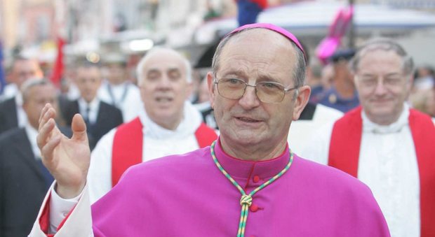 Il vescovo di Chioggia, monsignore Adriano Tessarollo