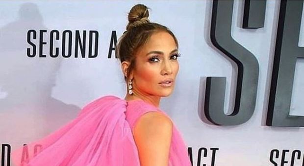 immagine Jennifer Lopez e l'abito rosa alla prima di Second Act
