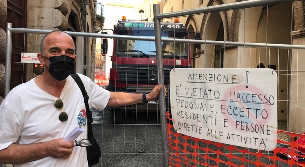 Ancona, imprigionato dal cantiere per 40 giorni. Risarcito il tabaccaio di via della Loggia