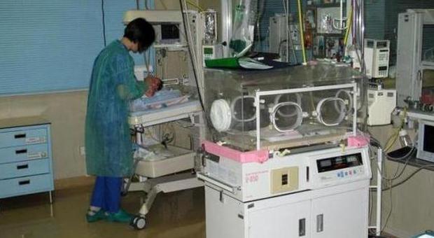 Modena, partorisce in casa feto morto: non si erano accorti della gravidanza