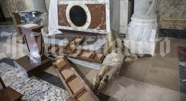 Roma, vandalo distrugge quattro chiese, primi sopralluoghi: molte opere perse per sempre
