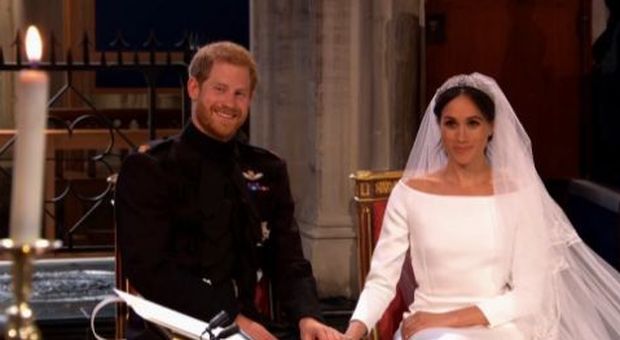 Royal Wedding, storico scambio delle fedi tra Harry e Meghan: lo sposo terrà l'anello anche dopo la cerimonia