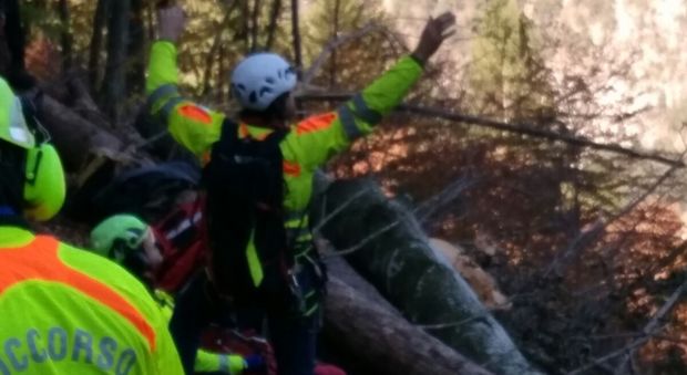Il soccorso al boscaiolo ferito gravemente a Bagni di Lusnizza in Alto Friuli