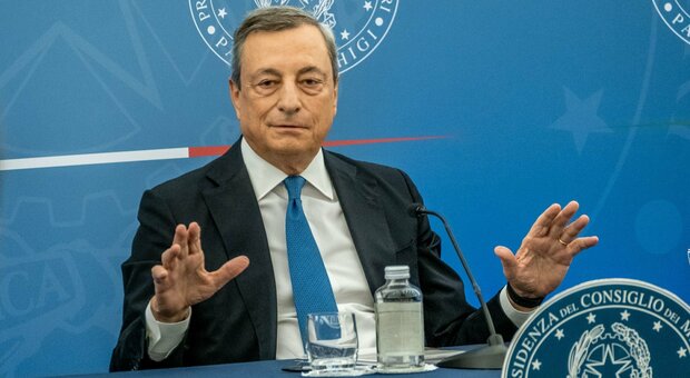 Draghi: «Non sono disponibile ad un secondo mandato. Sanzioni? C'è chi parla con i russi e chi no»